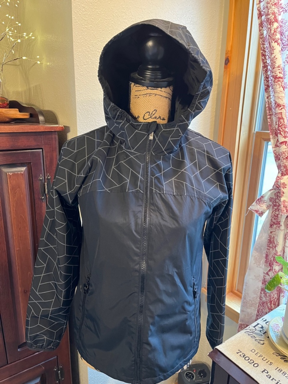Boys black All In Motion zipper wind & water resistant jacket. Size large 12/14